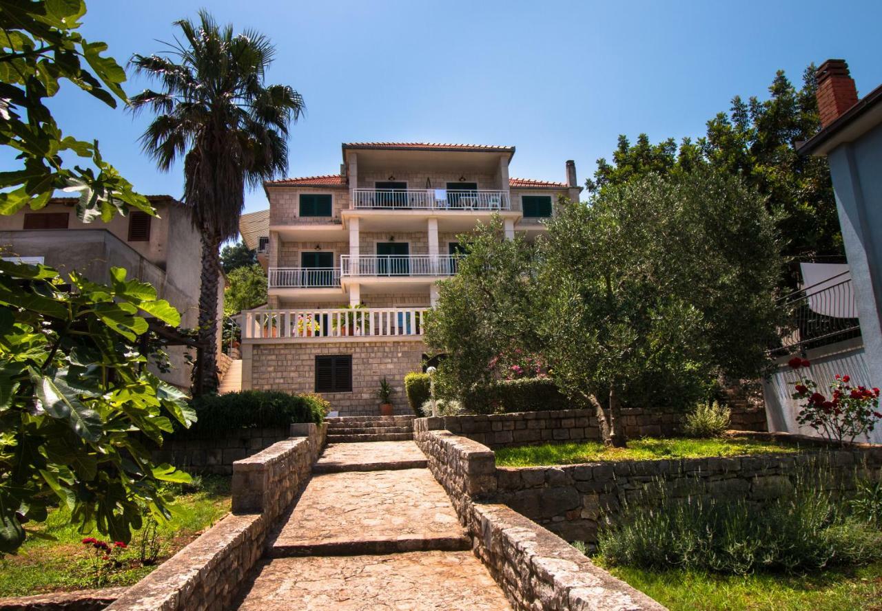 Apartment Ceratonia *